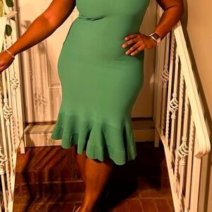 👗 Green New York & Company Dress 👗 Size Large. Fitted.